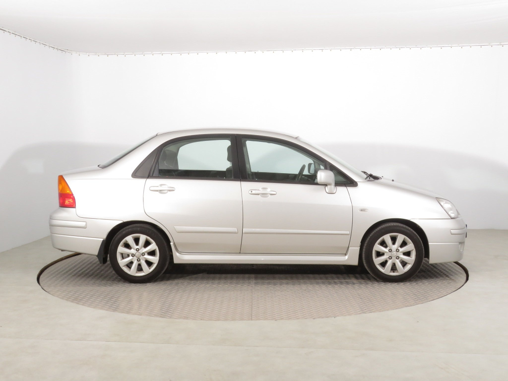 Suzuki Liana
