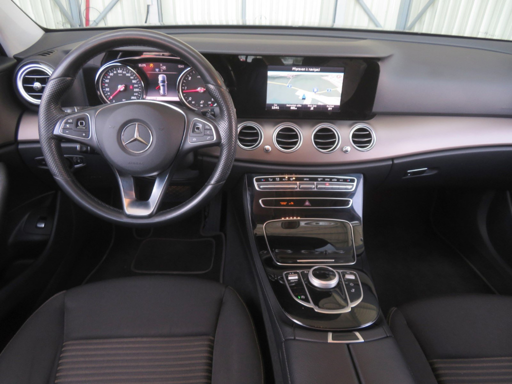 Mercedes-Benz E