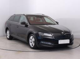 Škoda Superb 2019 Combi čierna 23
