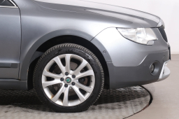 Škoda Superb 2012