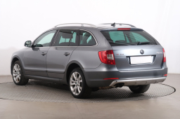 Škoda Superb 2012
