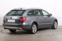 Škoda Superb 2012