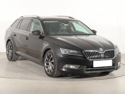 Škoda Superb 2017 Combi čierna 5