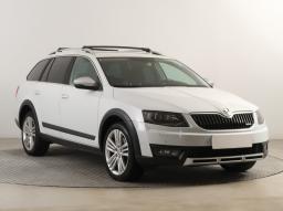 Škoda Octavia Scout 2016 Combi biela 15