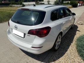 Opel Astra - 2012
