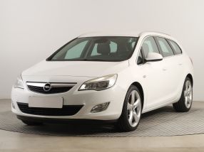 Opel Astra - 2012