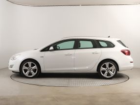 Opel Astra - 2012