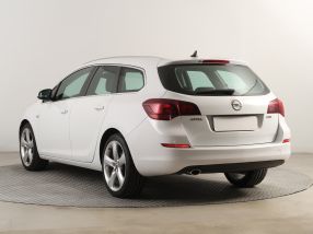Opel Astra - 2012