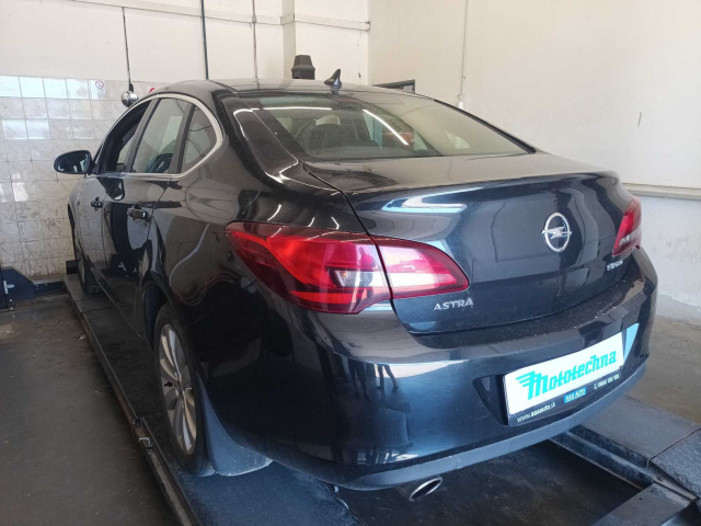 Opel Astra 2014