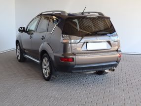 Mitsubishi Outlander - 2010