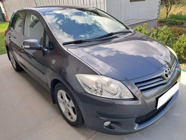 Toyota Auris 2012