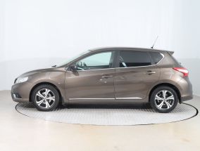 Nissan Pulsar - 2015