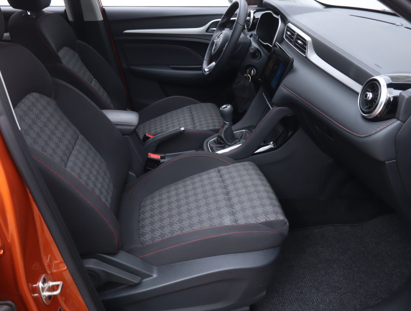 MG ZS SUV, 2025