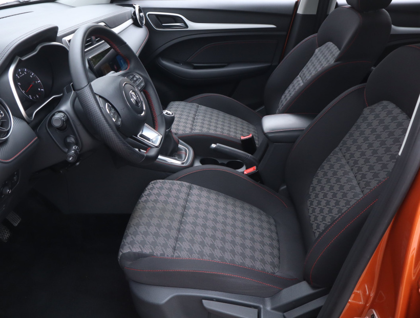 MG ZS SUV, 2025