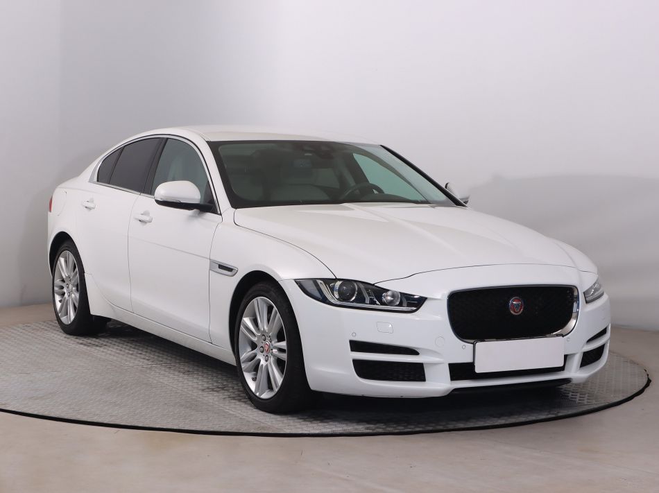 Jaguar XE - 2015