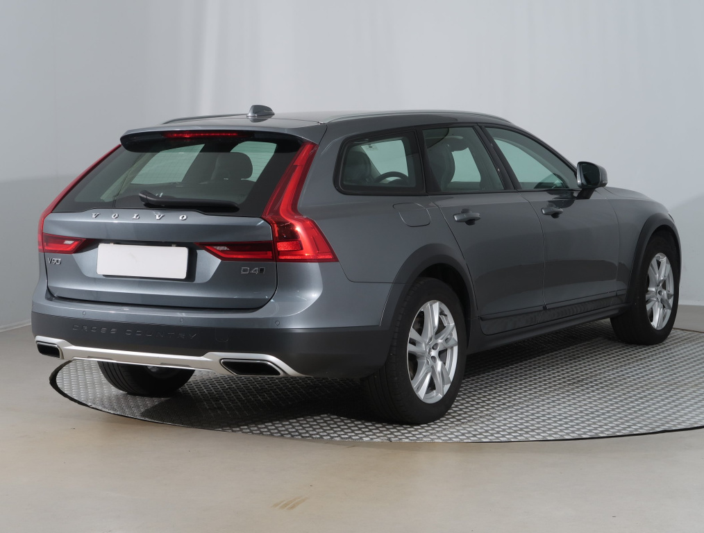 Volvo V90 Cross Country