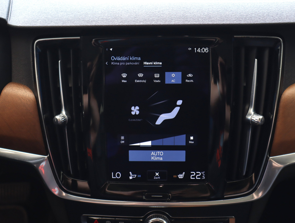 Volvo V90