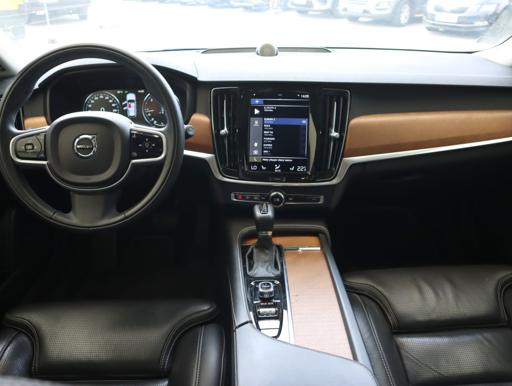 Volvo V90