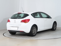 Opel Astra 2012