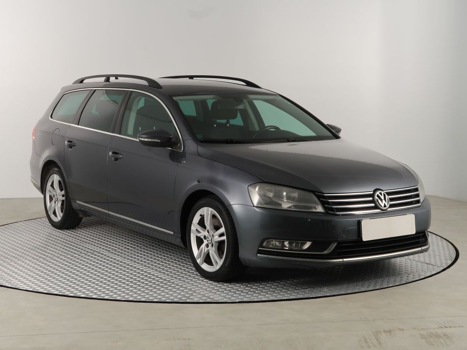 Volkswagen Passat - 2011