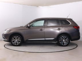 Mitsubishi Outlander - 2016