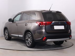 Mitsubishi Outlander - 2016