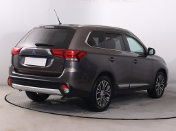 Mitsubishi Outlander 2016