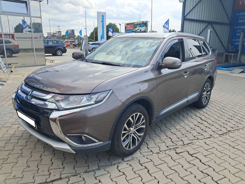 Mitsubishi Outlander - 2016