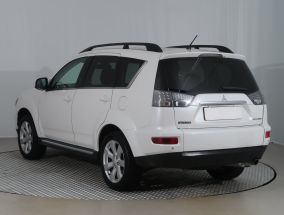 Mitsubishi Outlander - 2011