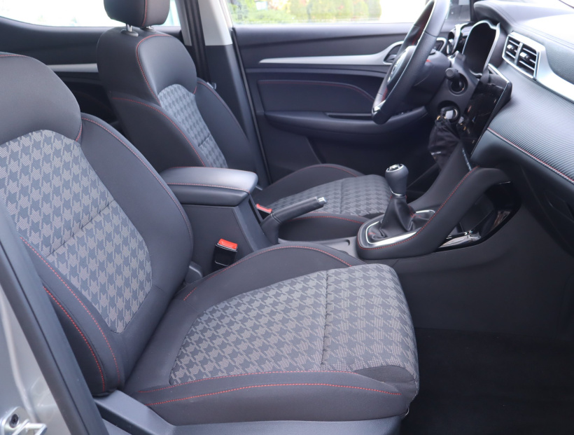 MG ZS SUV, 2025