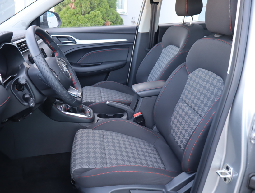 MG ZS SUV, 2025