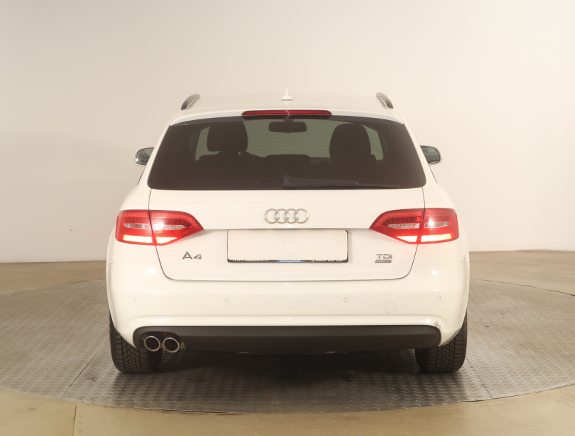 Audi A4, 2015