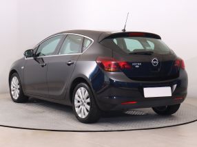 Opel Astra - 2011