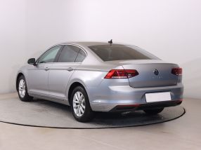 Volkswagen Passat - 2021