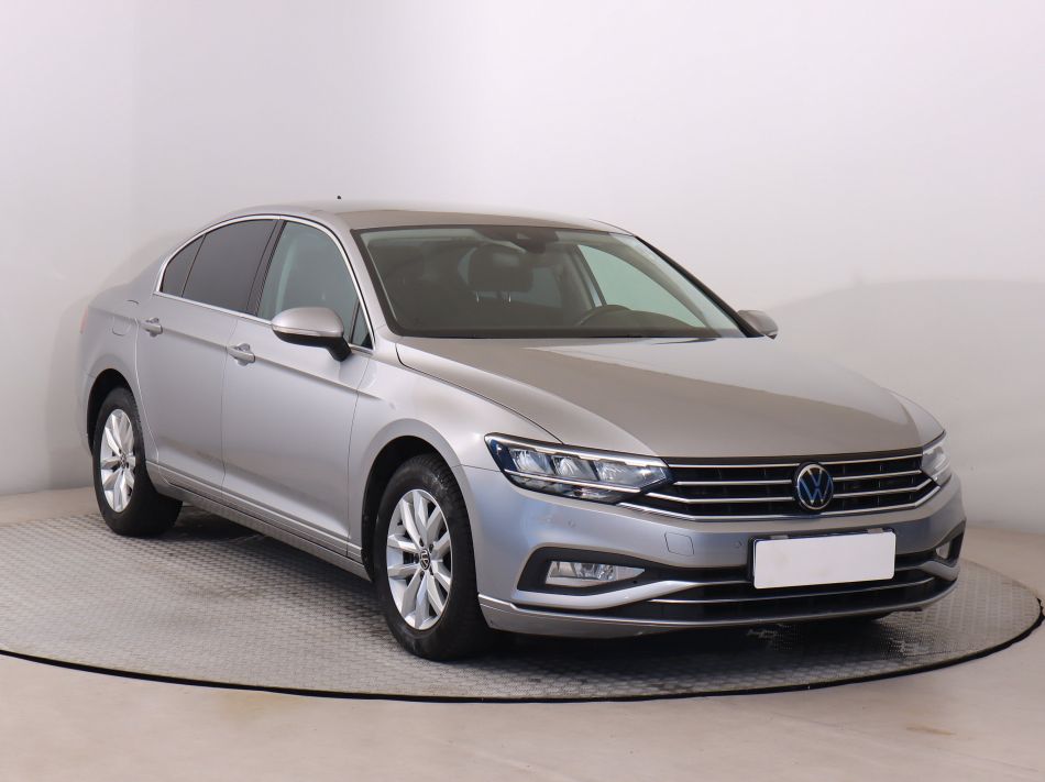 Volkswagen Passat - 2021