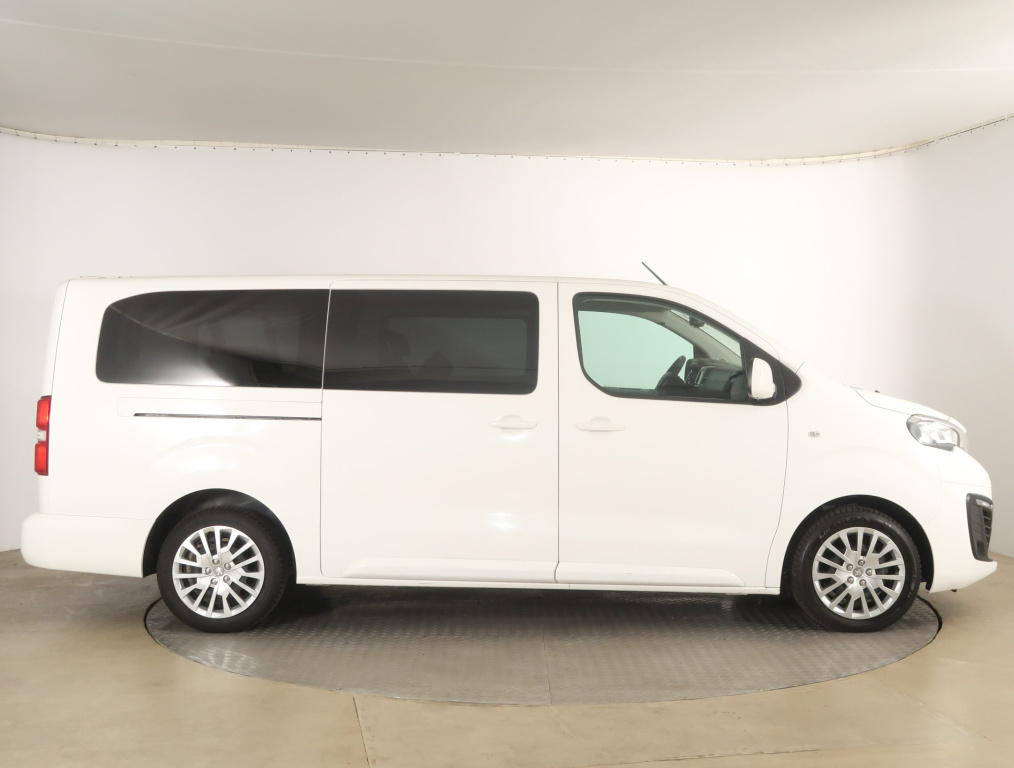 Peugeot Traveller