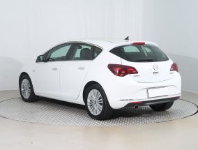Opel Astra - 2013