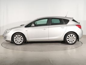 Opel Astra - 2012