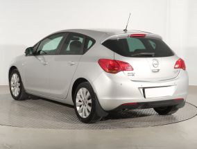 Opel Astra - 2012