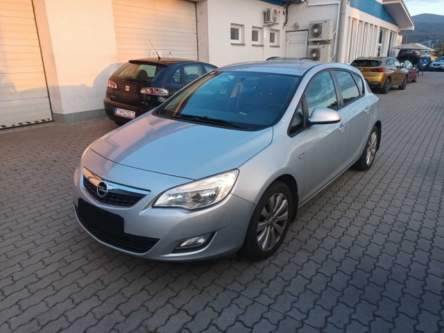 Opel Astra 2012