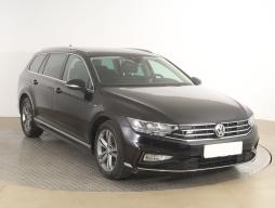 Volkswagen Passat 2021 Combi čierna 35