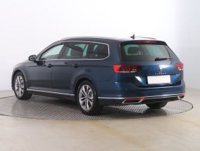 Volkswagen Passat - 2021