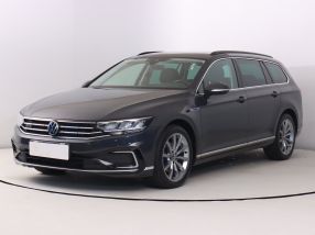 Volkswagen Passat - 2021