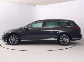 Volkswagen Passat - 2021