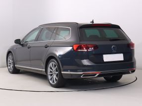 Volkswagen Passat - 2021