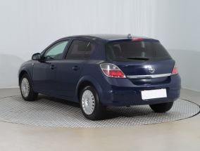 Opel Astra - 2011
