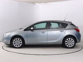Opel Astra - 2013