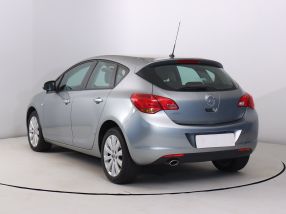 Opel Astra - 2013
