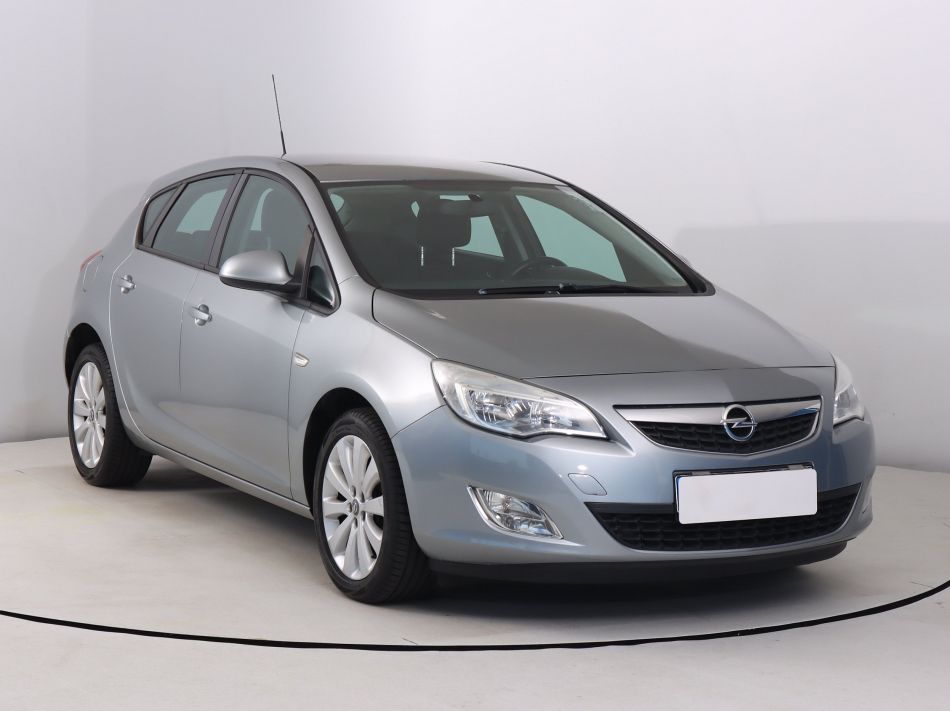 Opel Astra - 2013