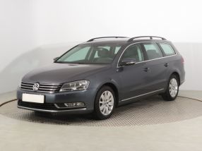 Volkswagen Passat - 2011